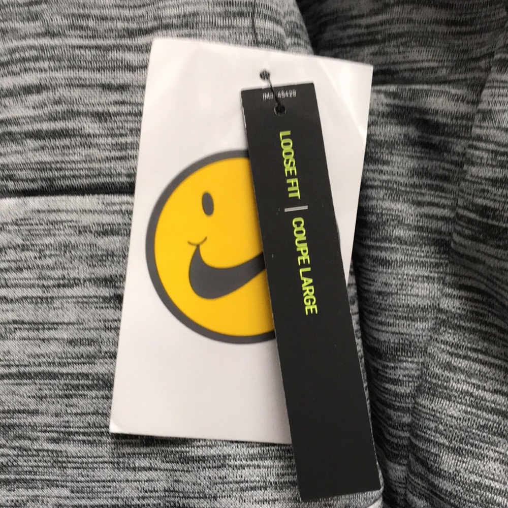 Nike Boy’s Therma Sportwear Pullover Hoodie - Picture 5 of 5
